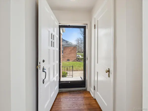 Redford, MI 48240,16733 BRADY