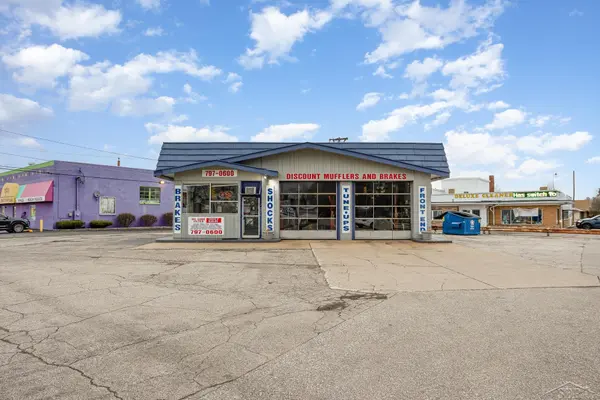 2714 Bay RD, Saginaw Twp, MI 48603