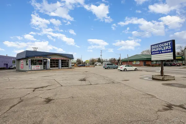 2714 Bay RD, Saginaw Twp, MI 48603