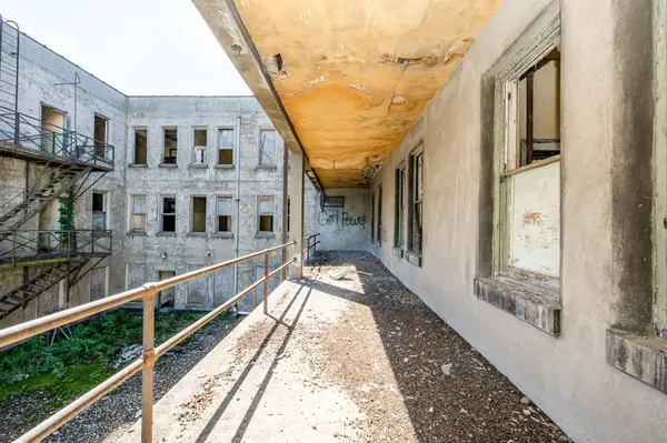 93 W Wall ST, Benton Harbor City, MI 49022