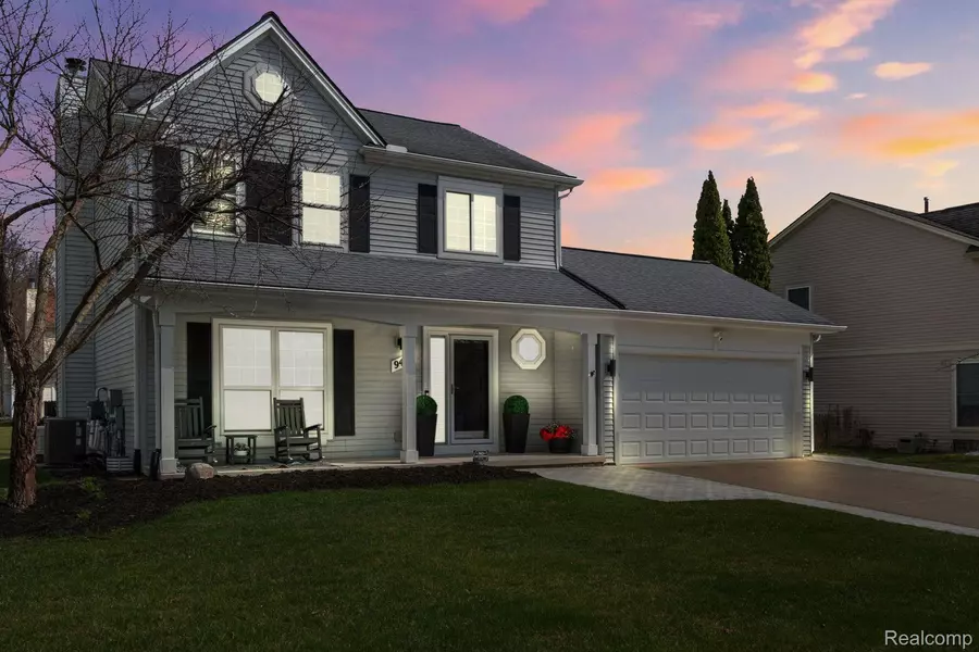 948 S PARKWOOD DR, South Lyon, MI 48178