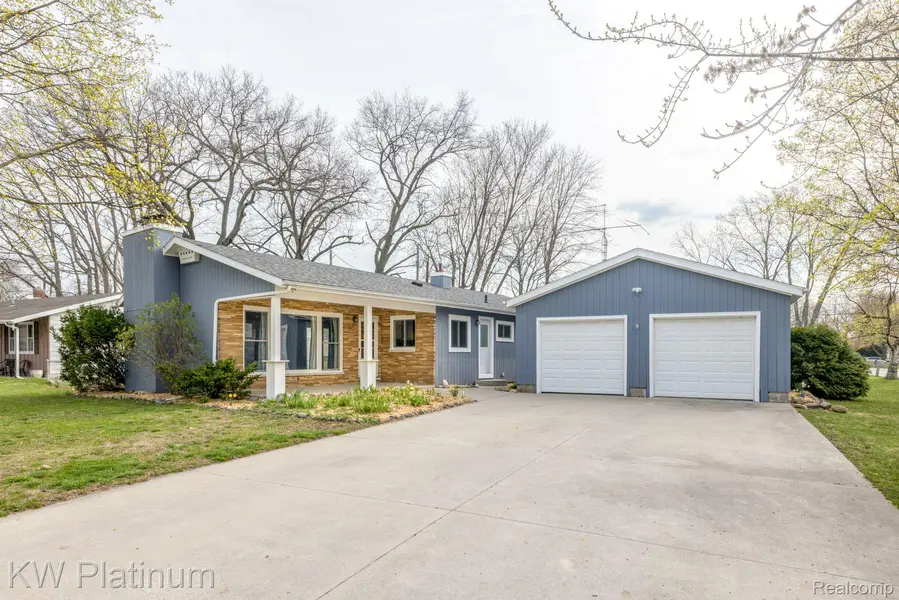 2502 22nd AVE, Port Huron, MI 48060