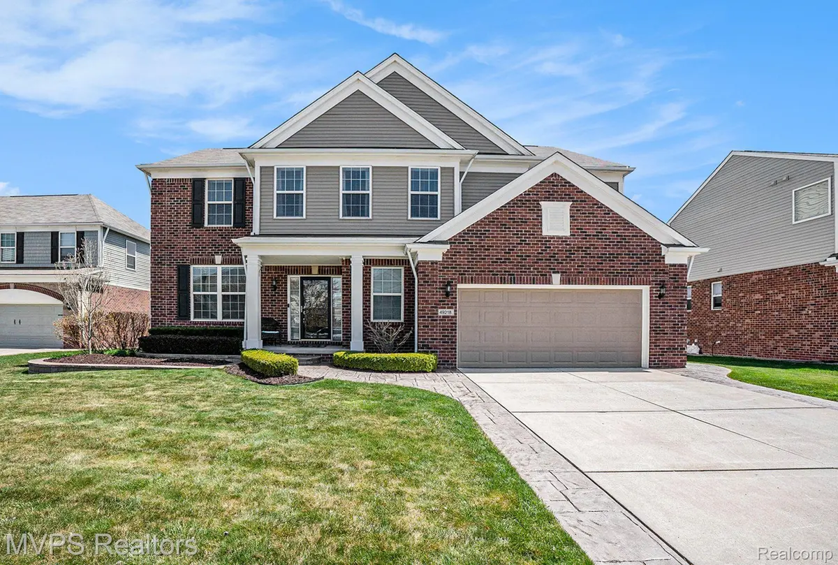 49218 CAMAROSA LN, Macomb Twp, MI 48044
