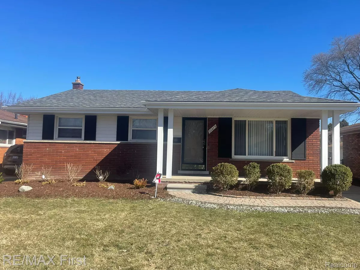 Harper Woods, MI 48225,20219 HUNT CLUB DR