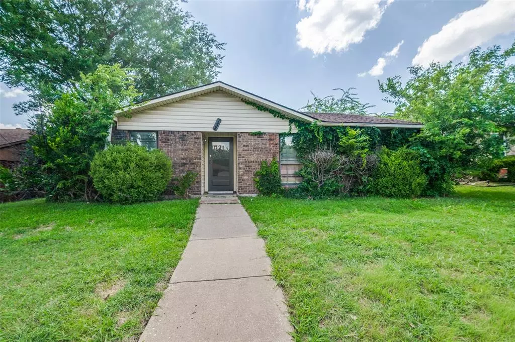 Dallas, TX 75249,7426 Cloverglen Drive