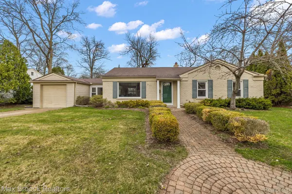 1971 Pembroke RD, Birmingham, MI 48009