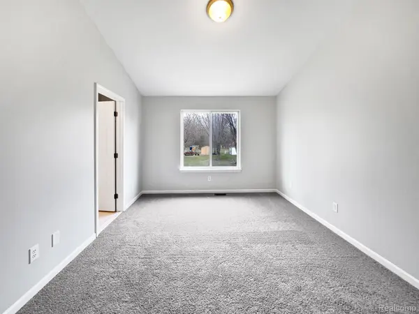 Romulus, MI 48174,38554 NOTTINGHAM DR