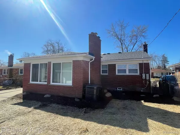 Harper Woods, MI 48225,20219 HUNT CLUB DR