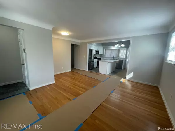 Harper Woods, MI 48225,20219 HUNT CLUB DR