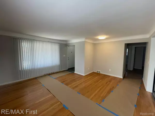 Harper Woods, MI 48225,20219 HUNT CLUB DR