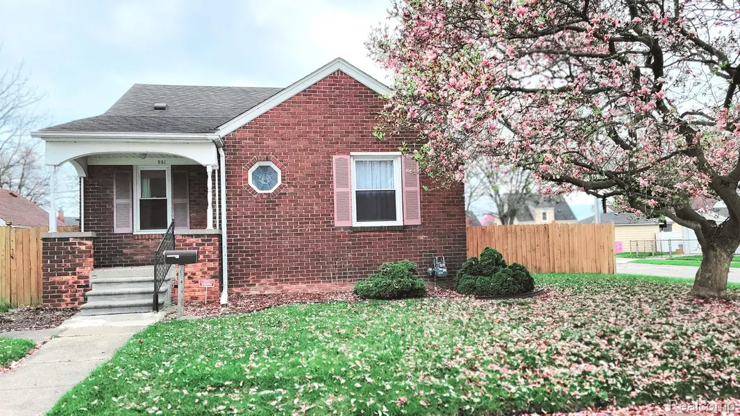 581 ANTOINE ST, Wyandotte, MI 48192