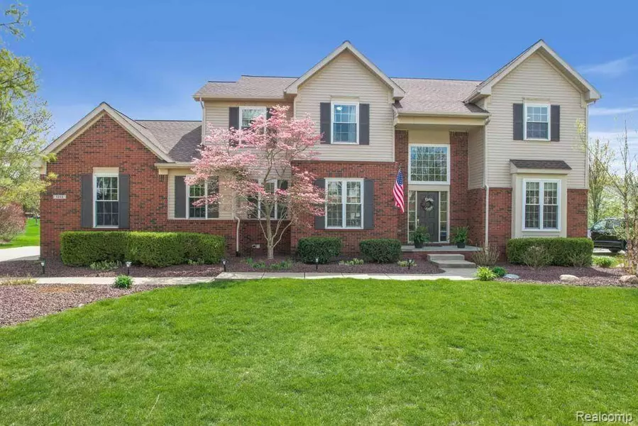 1352 DRURY LN, South Lyon, MI 48178