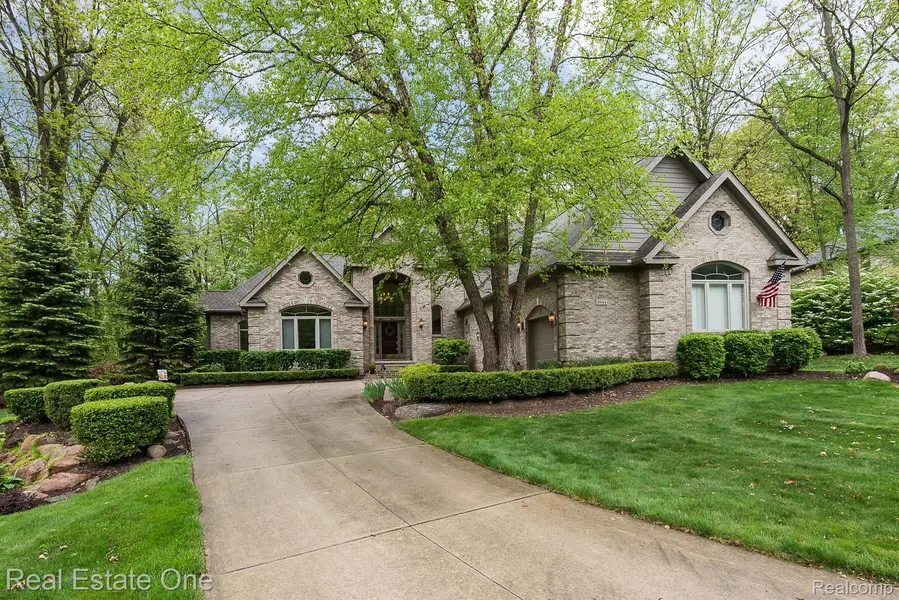 8444 CLIMBING WAY, Pinckney, MI 48169