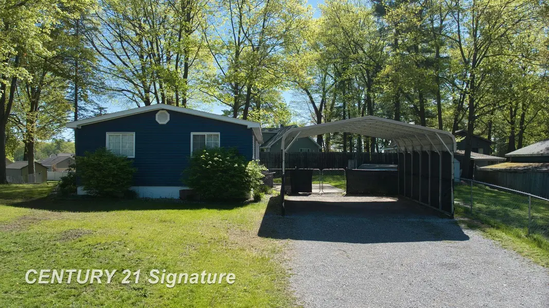 551 W Donald DR, Sanford, MI 48657