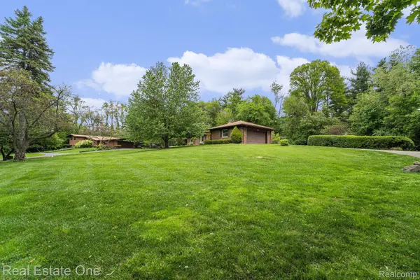 Farmington Hills, MI 48334,29030 MILLBROOK RD