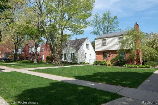 Royal Oak, MI 48073,602 W WEBSTER RD