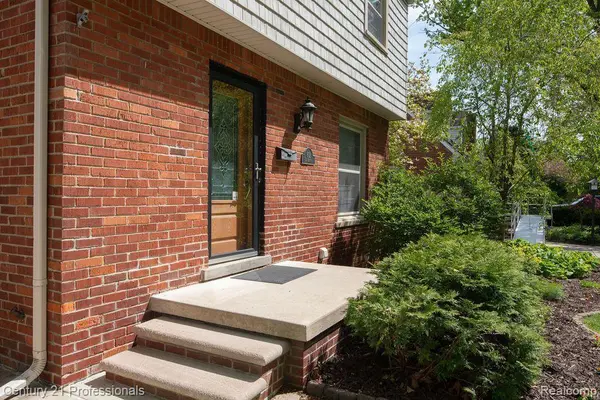 Royal Oak, MI 48073,602 W WEBSTER RD