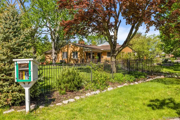 Royal Oak, MI 48073,3907 Auburn DR