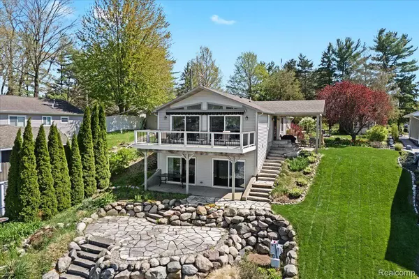 Fenton, MI 48430,6521 HARTWOOD DR