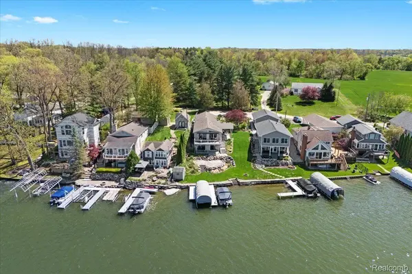 Fenton, MI 48430,6521 HARTWOOD DR