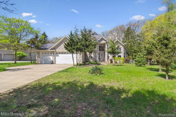 Southfield, MI 48033,22565 RIVERDALE DR