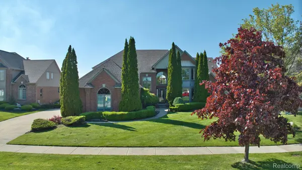 54545 PELICAN LN, Shelby Twp, MI 48315