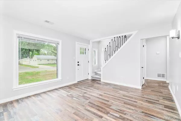 Livonia, MI 48154,15016 SUNBURY ST