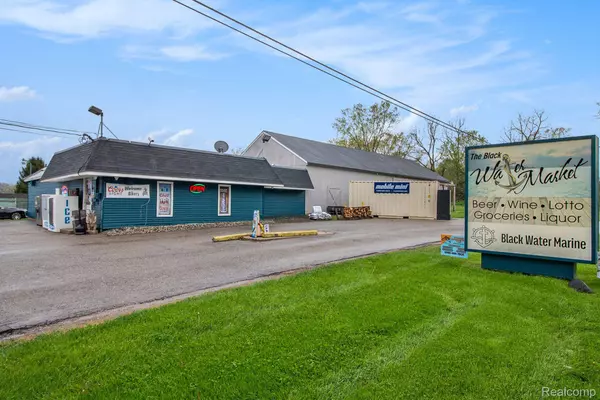 Fenton, MI 48430,7150 BENNETT LAKE RD