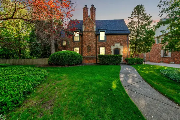 449 Lincoln RD,  Grosse Pointe,  MI 48230