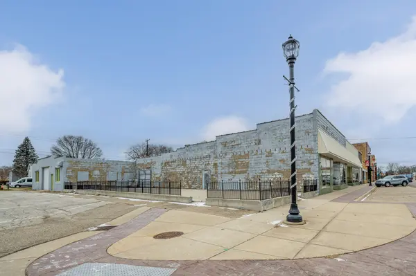 9004 First ST, Baroda Vllg, MI 49101