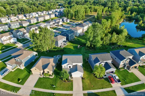 Holly, MI 48442,320 Hidden River E