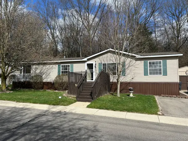 Oxford, MI 48371,326 Basket Branch