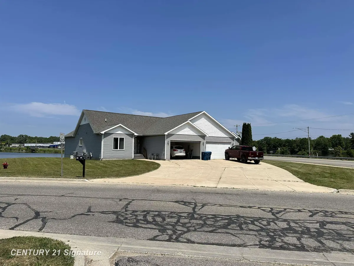 123/125 Pearson ST, Beaverton, MI 48612