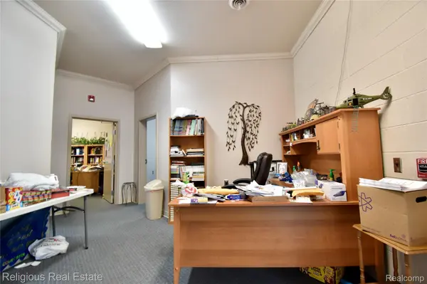 Farmington, MI 48336,21900 Middlebelt RD