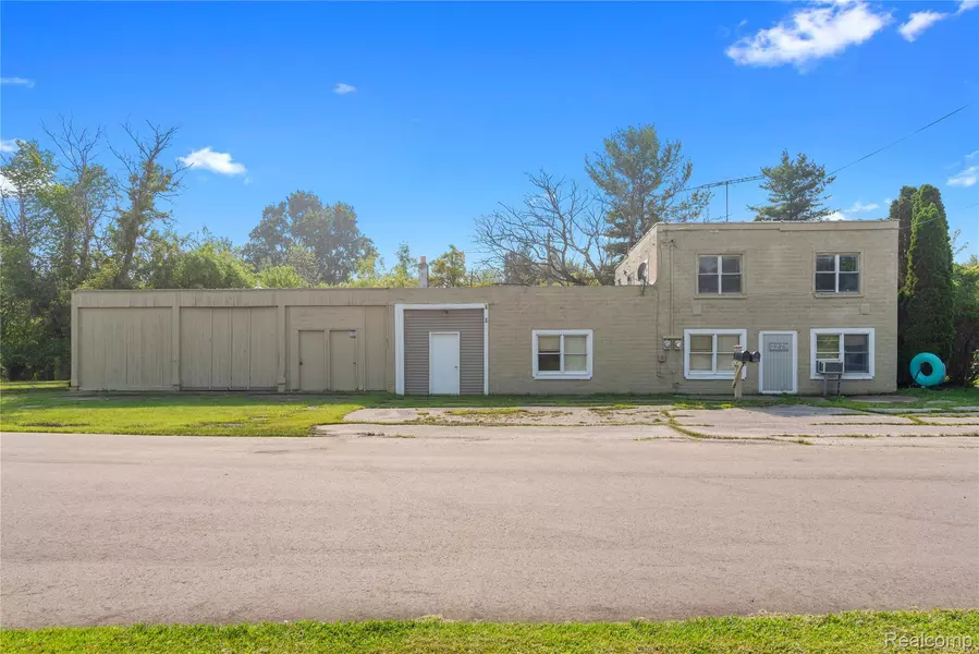 3279 Emmett RD, Emmett, MI 48022