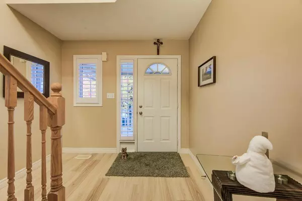 Waterloo, ON N2T 2Y5,678 Interlaken DR