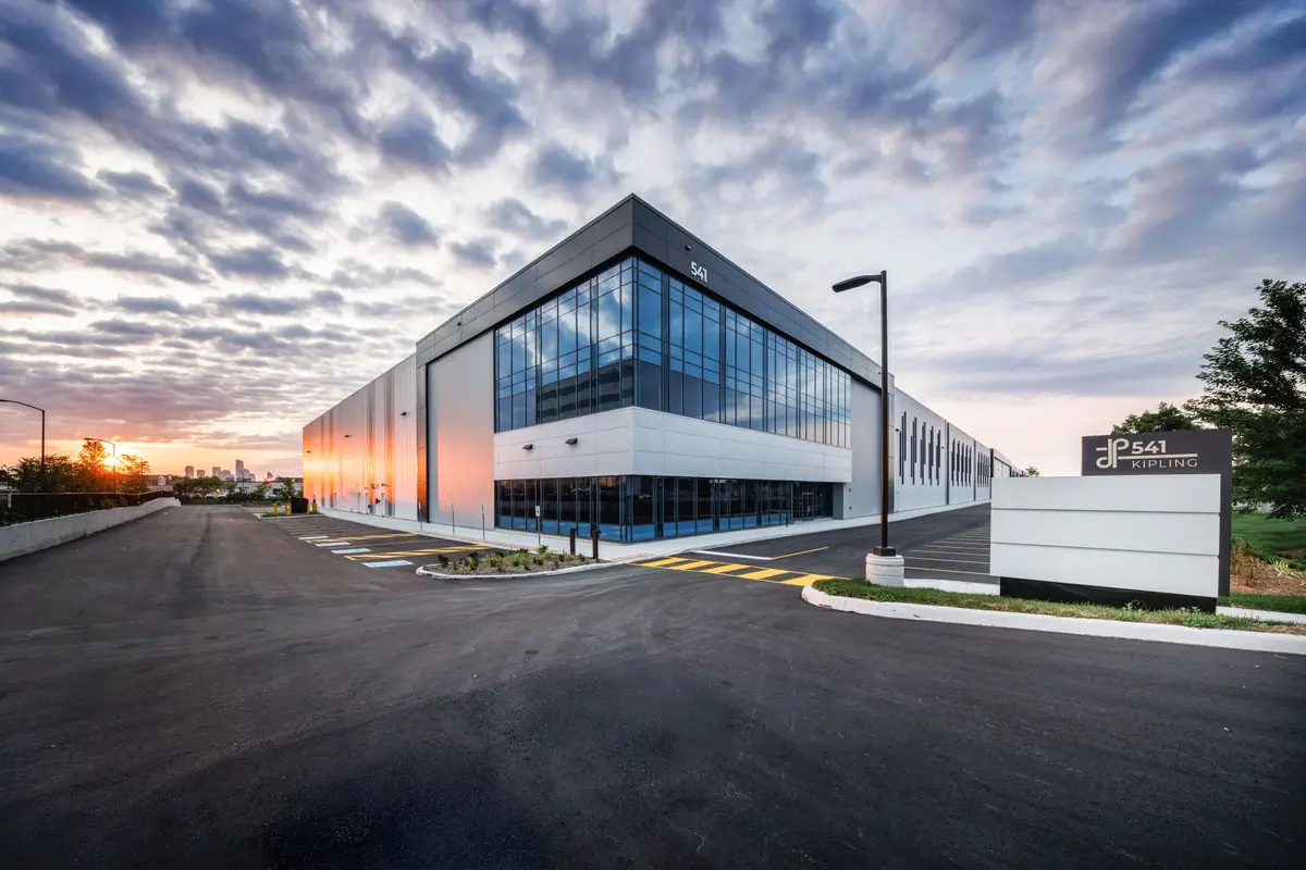 Toronto W06, ON M8Z 5E7,541 Kipling AVE