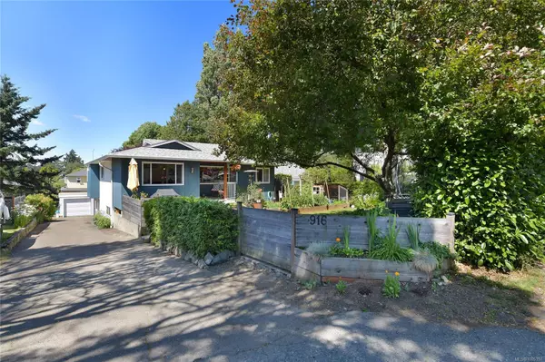 Saanich, BC V8X 2Y5,916 LESLIE Dr