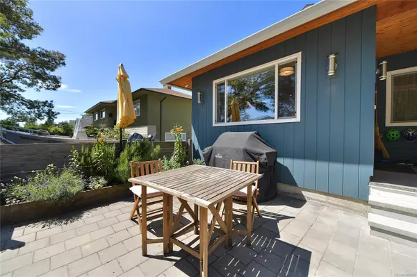 Saanich, BC V8X 2Y5,916 LESLIE Dr