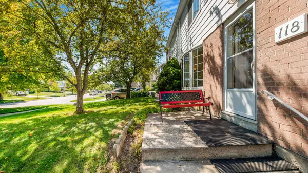 Toronto E04, ON M1L 1Y5,118 Chestnut CRES