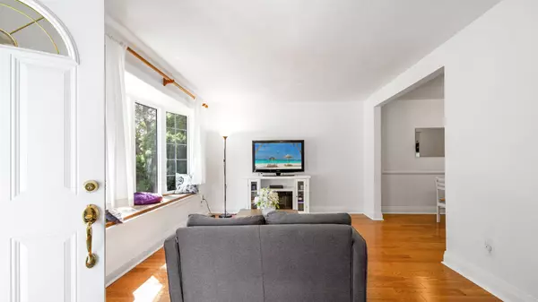 Toronto E04, ON M1L 1Y5,118 Chestnut CRES