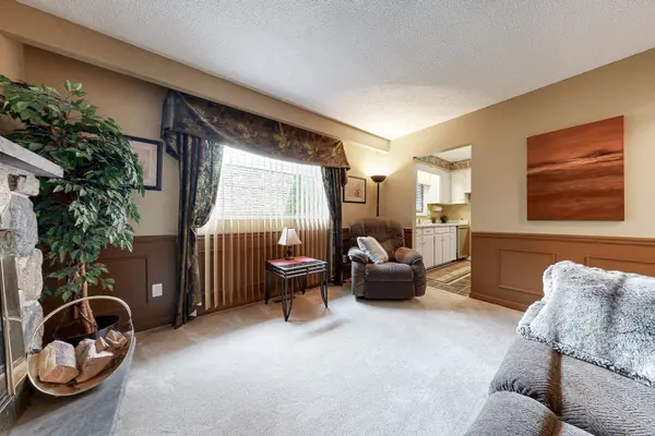 Pickering, ON L1W 2Z6,512 Creekview CIR