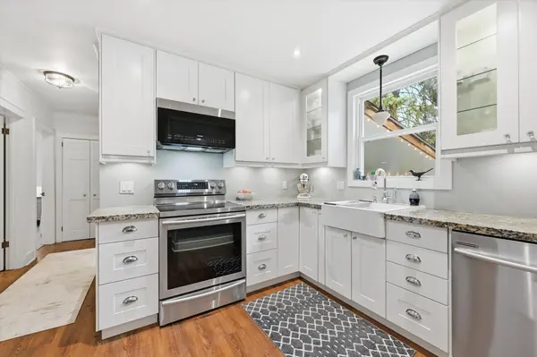 Burlington, ON L7L 2P6,415 Henderson RD