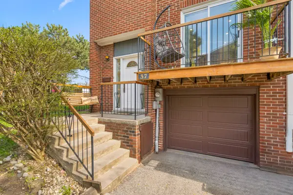 Toronto C07, ON M2R 3L5,37 Black Hawk WAY