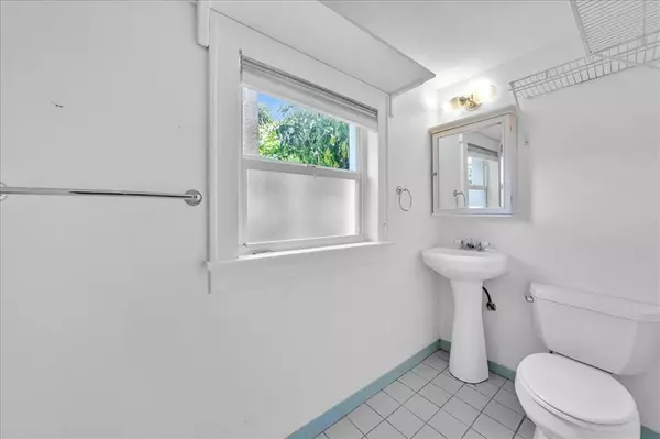 Oakland Park, FL 33334,1573 NE 33rd St