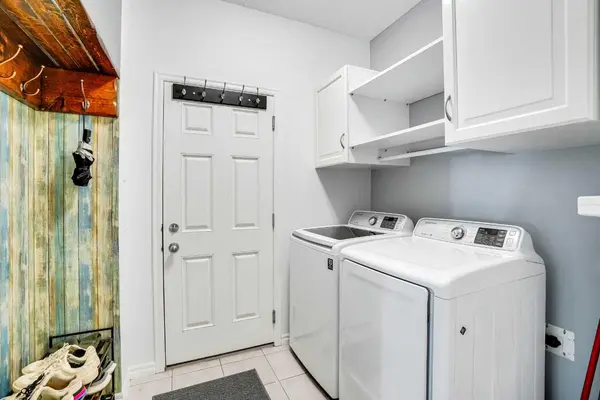 Chestermere, AB T1X0K9,121 magenta CRES