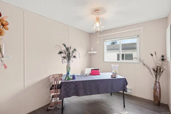 Central Saanich, BC V8M 2B5,7401 Central Saanich Rd #11