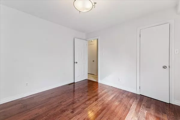 Guelph, ON N1H 6W4,15 Queensdale CRES