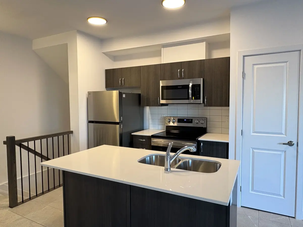 Blossom Park - Airport And Area, ON K1X 0E9,33 Salamander WAY #A