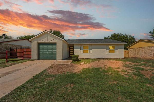 3808 Longmeadow Way,  Fort Worth,  TX 76133